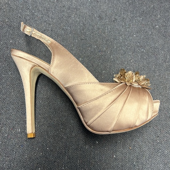 Aldo’s beige satin sling back platform high heal dress shoe - Picture 2 of 6